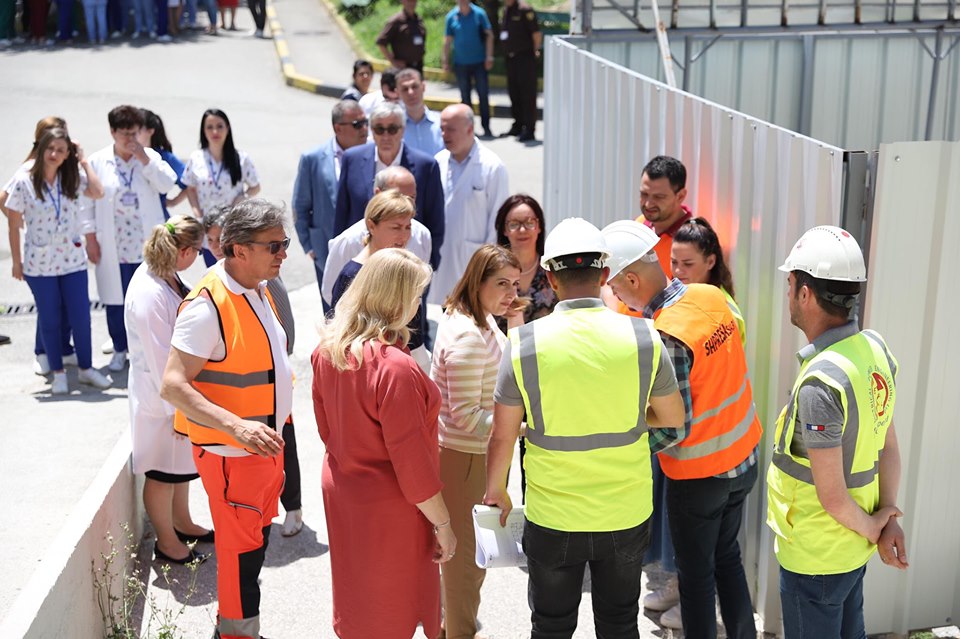 Përgjimet e “Bild”/ Ministrja Manastirliu i bën “dalje” në Durrës deputetit Ndraxhi (Fotot)