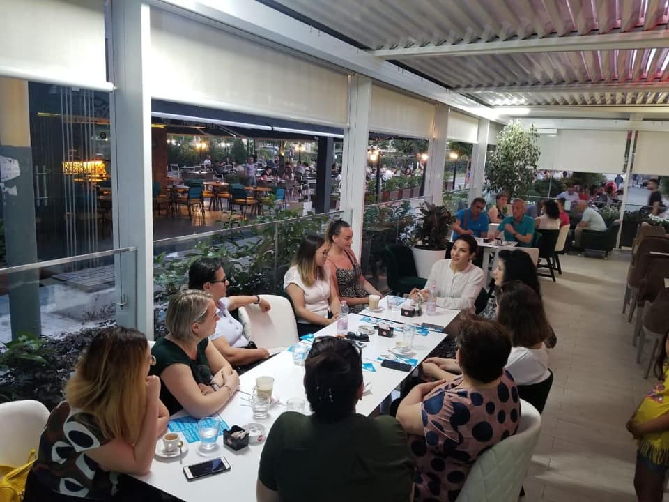 Sakollari vazhdon takimet në Durrës, njihet me shqetësimet e qytetarëve (FOTO)