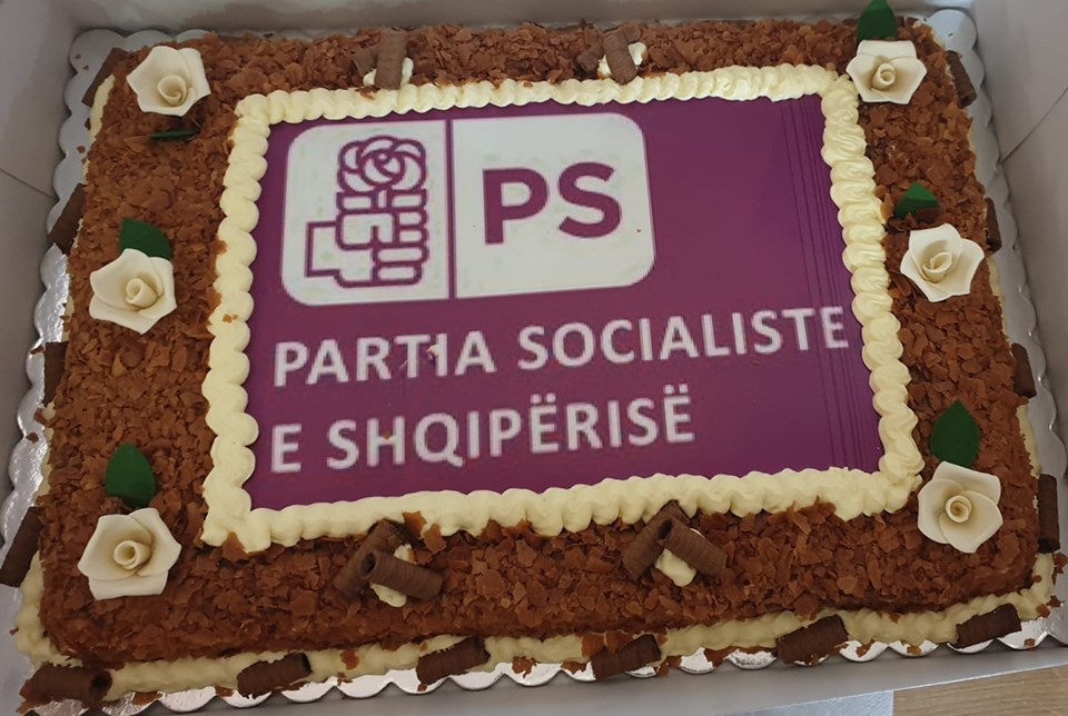PS e Durrësit feston 28-vjetorin e krijimit, zbulohet torta festive