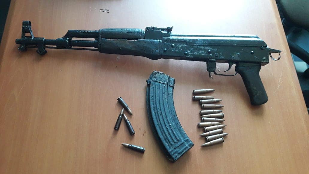 Vrau kryeplakun e fshatit, arrestohet autori