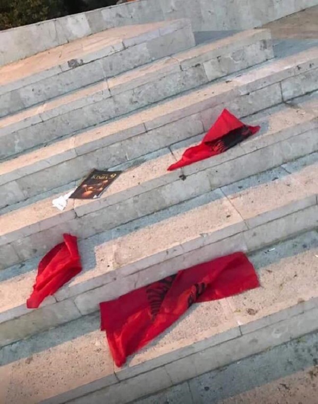 Pas mitingut të Ramës në Durrës: Përdhoset flamuri kombëtar