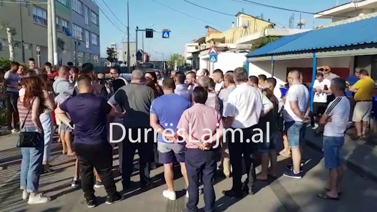 Protestë në Durrës, banorët: Fundi i marrëzisë do të jetë 1 korriku (VIDEO)