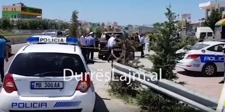 Atentatorët i vënë flakën makinës në autostradën Durrës-Tiranë