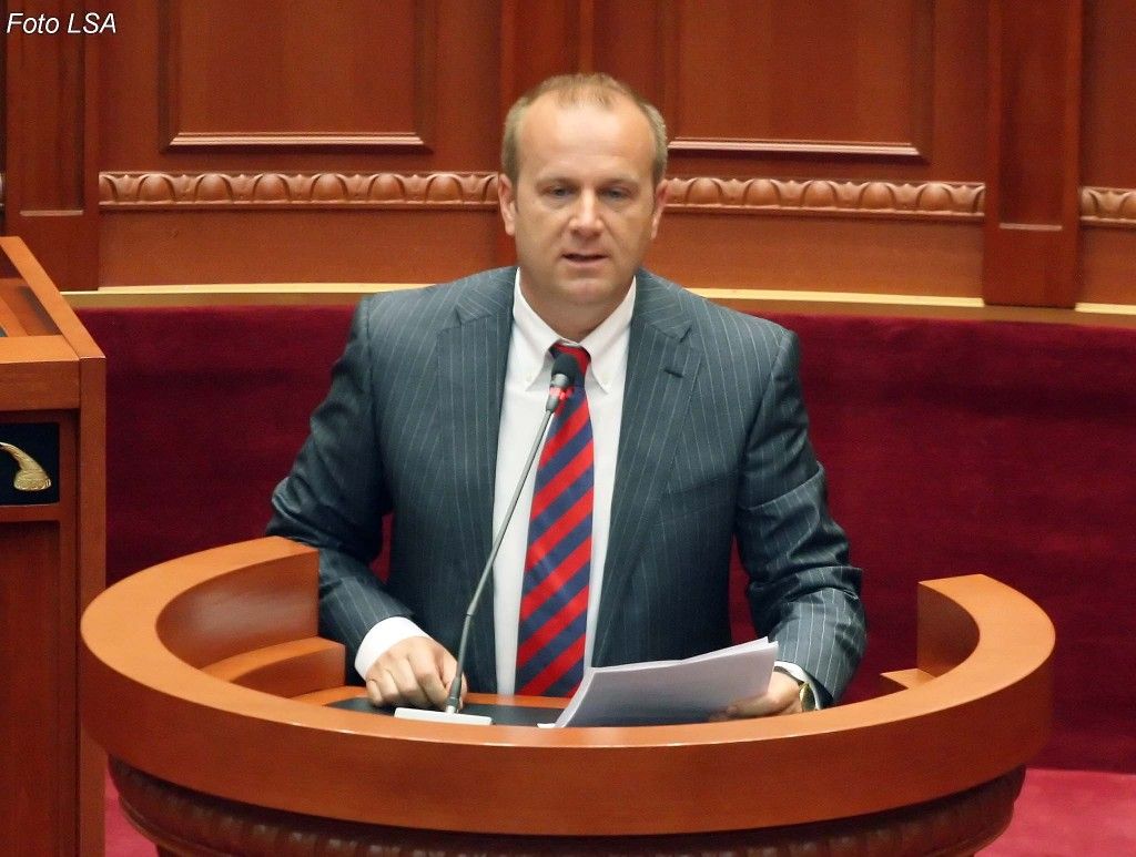 Përgjime të tjera/ Bashkëshorti i ministres flet me drejtorin e MB: Shefi foli me superlativa, e ke kopsit Maqellarën