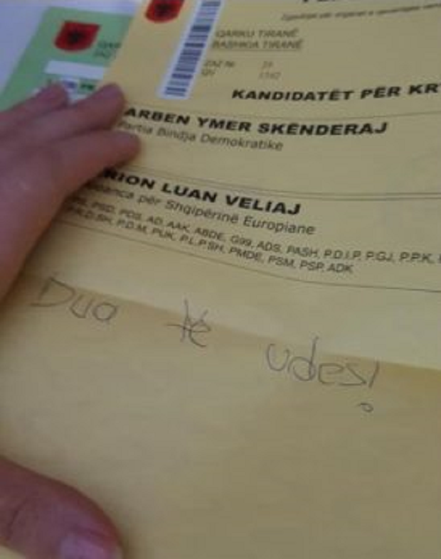 “Dua të vdes!” Mbishkrimi në fletën e votimit i thotë të gjitha