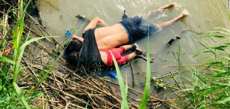 Fotoja që po trondit botën, babai dhe vajza mbyten teksa përpiqen të kalojnë kufirin në SHBA