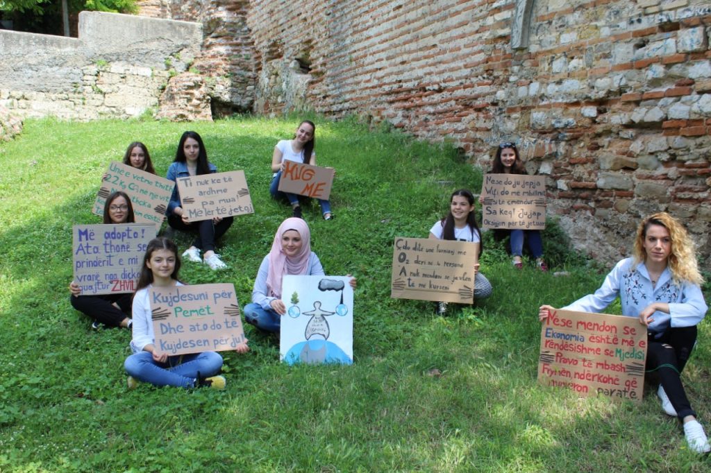 Durrës, “Klubi për Shoqëri të Ndjeshme”, aktivitet ndërgjegjësues në Ditën Botërore të Mjedisit (FOTO)