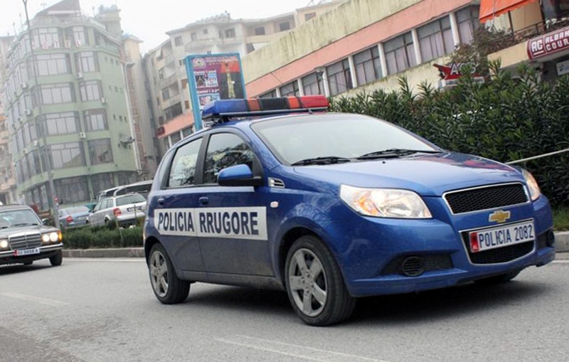 Armë zjarri, mall kontrabandë dhe sende të vjedhura, 3 në pranga