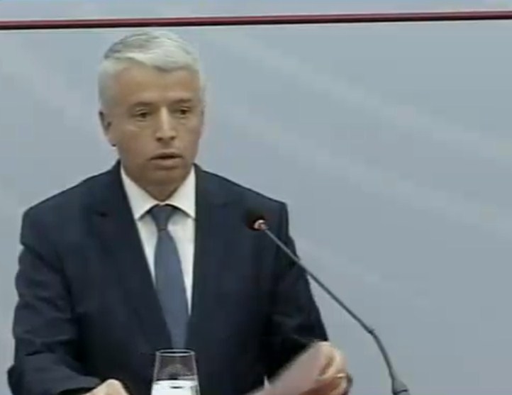 Tensionet në KZAZ-të, Qeveria shkrin policitë bashkiake