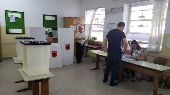 Gramoz Ruçi: S’ka burrë nëne që rikthen diktaturën