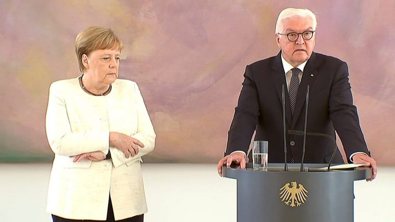 VIDEO/ Merkel sërish e sëmurë, dridhet gjatë takimit