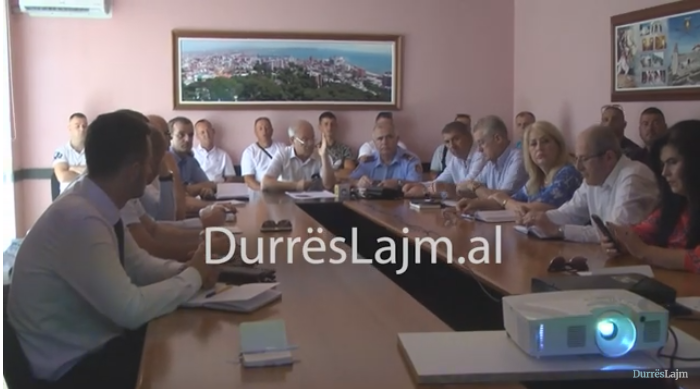 Durrës, prefekti i prerë: Plotësoni kushtet të licensoheni për plazhet dhe sportet ujore (VIDEO)