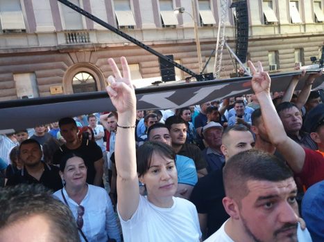 Veshur sportive mes protestuesve, Aurela Basha s’mungon as sot në protestë