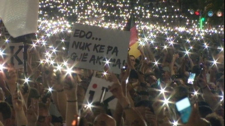 Protestë para Policisë Tiranë: Lironi Bardh Spahinë, lironi vëllezërit tanë