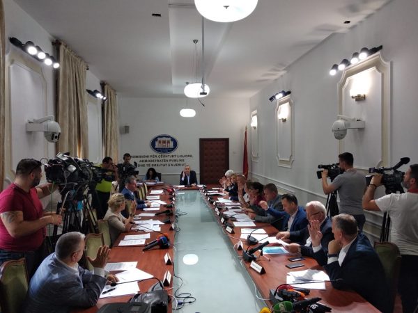 Miratohet raporti për shkarkimin e Metës, “Ligjet”: Ok Komisionit hetimor