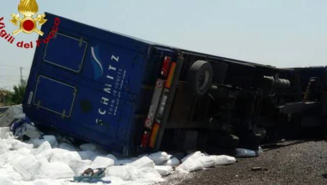 Përmbyset kamioni, humb jetën shqiptari