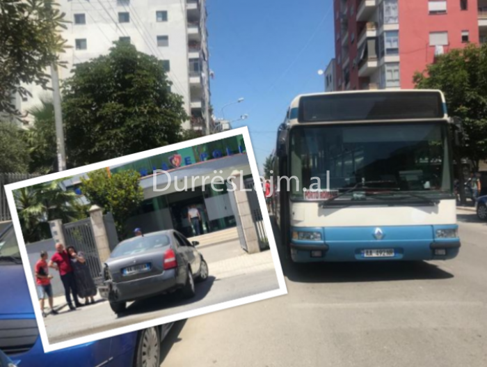 Makina përplaset me autobusin në Durrës (FOTO)