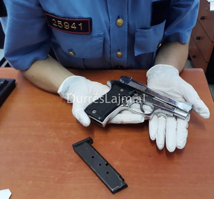 Qarkullonte me armë nëpër Durrës, policia arreston 28-vjeçarin