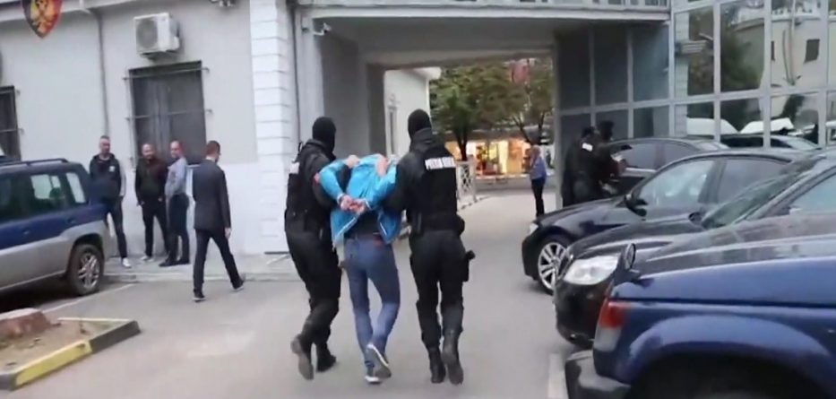 Shkon në 10 numri i të arrestuarve që kontrabandonin klandestinë