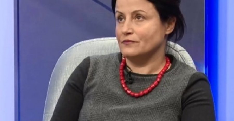 Lirojeni këtë vajzë, sa pa na mbuluar turpi të gjithëve