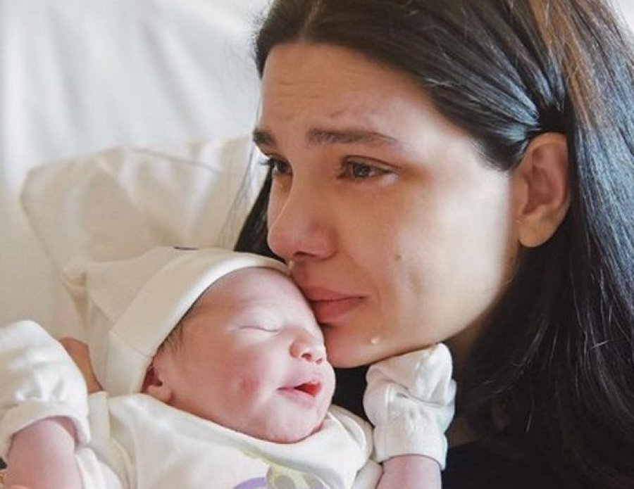 Almeda përqafon djalin dhe përlotet: S’mund ta besoj…