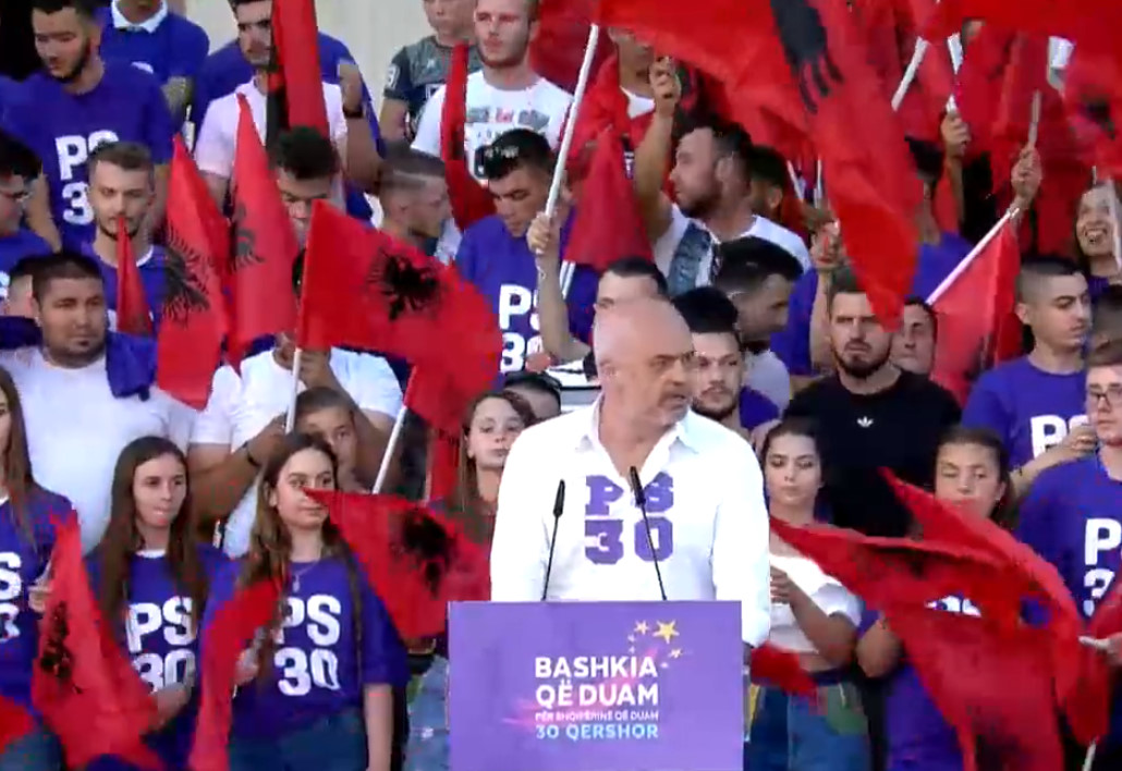 Rama vazhdon fushatën në Lushnje, qytetarët e presin me protesta