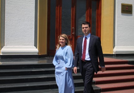 Një orë para mbylljes së votimeve, Basha dhe Kryemadhi bëjnë lëvizjen e papritur