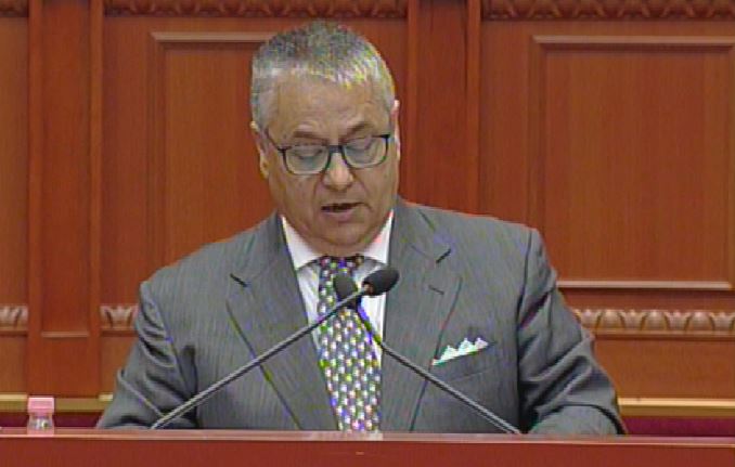 Deputeti socialist kundër shkarkimit të Metës: Të mos thellojmë gabimet e së shkuarës