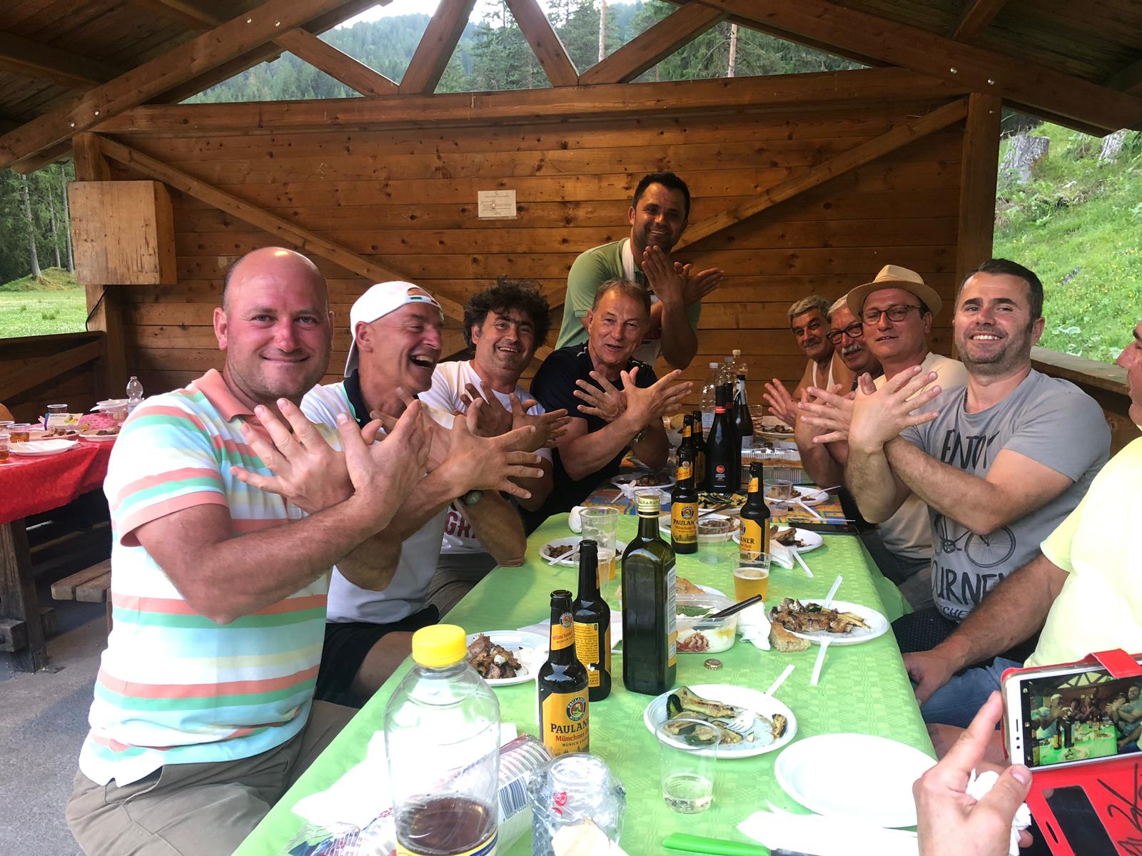 Bëjnë shqiponjën me De Biazin, shqiptarët nuk i ndahen ish-trajnerit të Kombëtares