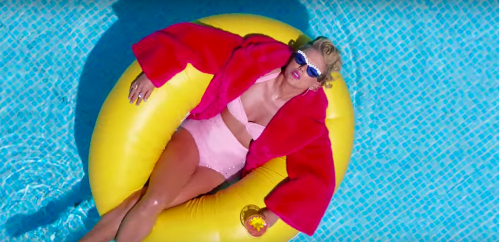 Taylor Swift akuzohet sërish se kopjon Beyonce (FOTO & VIDEO)