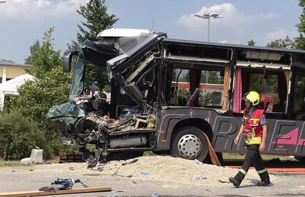 Përplaset autobusi i shkollës, plagosen 20 fëmijë