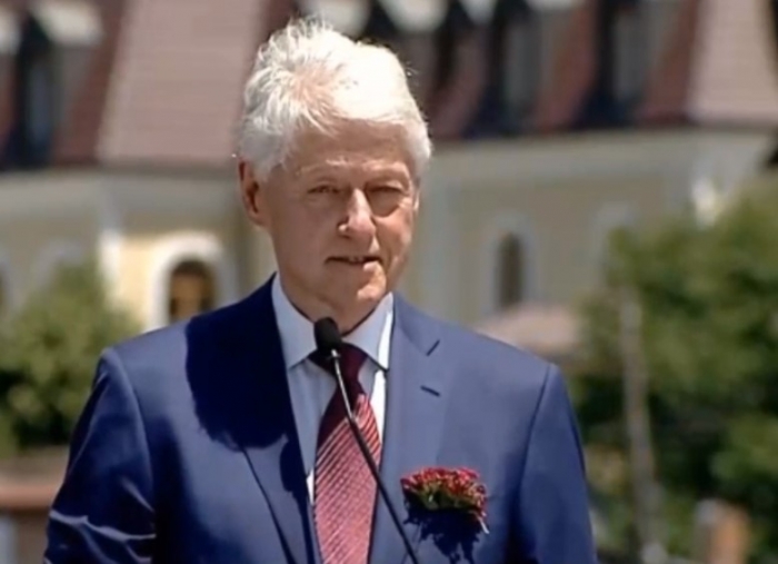Bill Clinton në Kosovë: Më kujtohen fytyrat tuaja para 20 vitesh. E dua këtë popull!