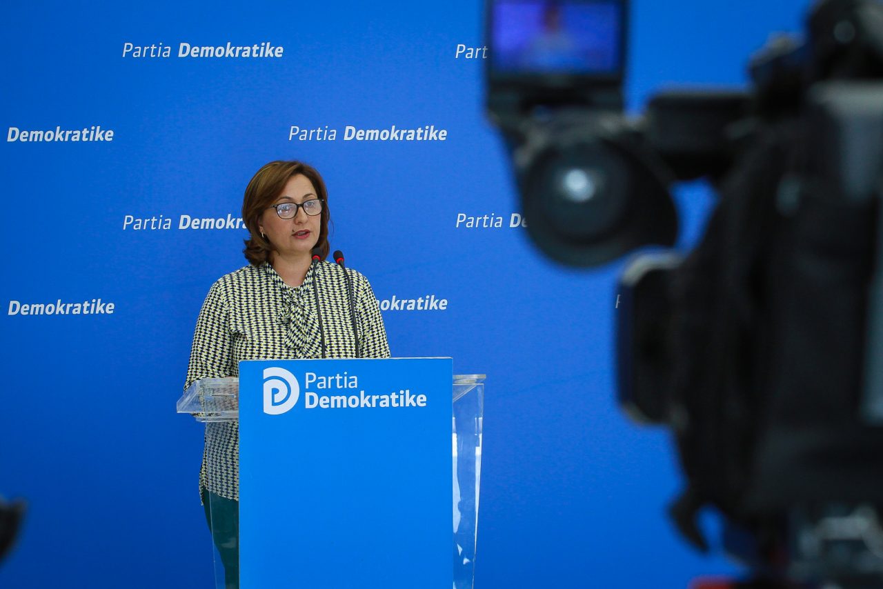 U shoqërua nga policia, ish-deputetja tregon ç’ndodhi në Komisariat