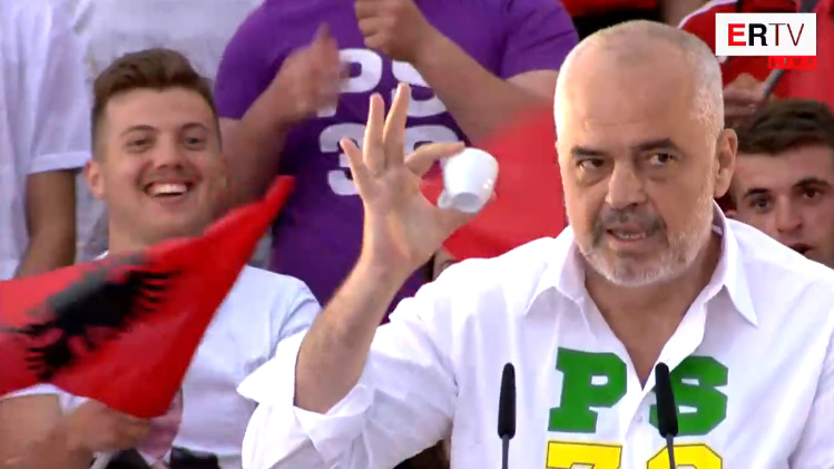 Rama nxjerr filxhanin, “lexon fatin” e demokratit Balliu