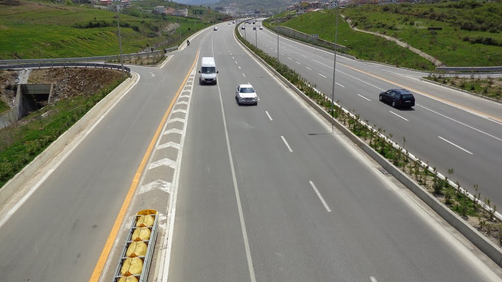 Si po ndërtohen 22 km autostradë në by passin e Fierit me 2.7 mln euro për km