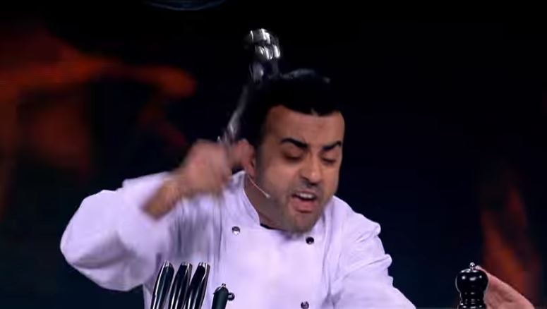 Nxehet keq, Gaz Paja thyen mikrofonin nga inati