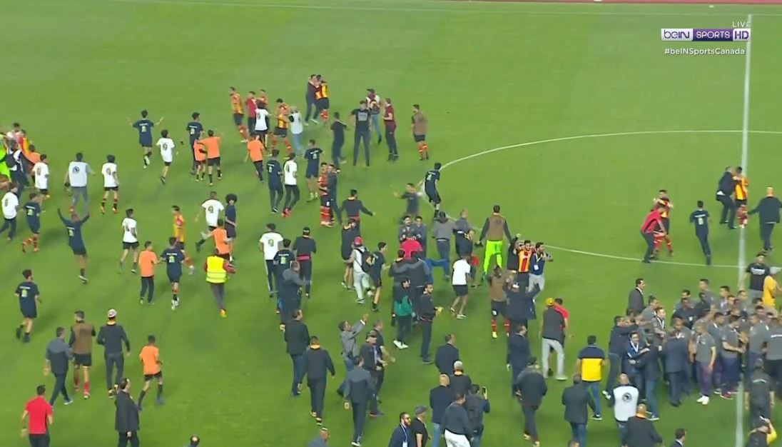 Kaos në finalen e Champions-it afrikan, skuadrat përleshen për… VAR-in