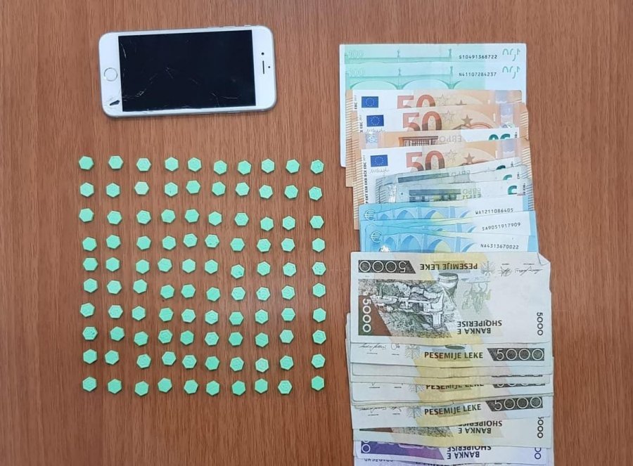 Shiste ekstazi për pushuesit në plazh, kapet shpërndarësi