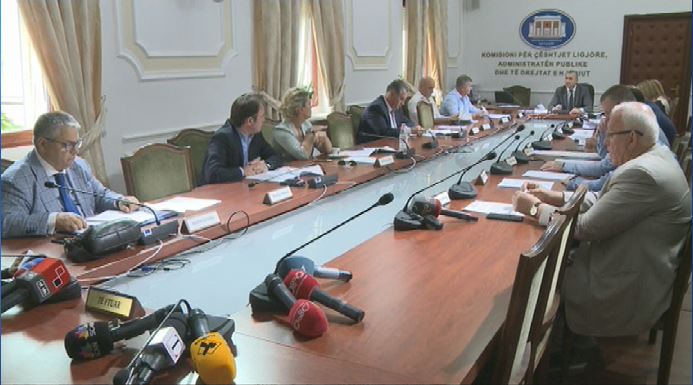 Spartak Braho debaton me Gjonin: Dekreti i presidentit nuk është llastik për të mbathura