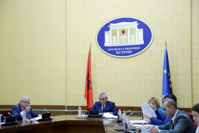 PS kërkon shkarkimin e Metës, Ruçi mbledh konferencën e kryetarëve