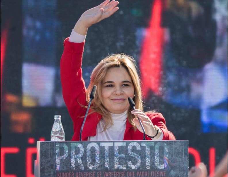“Shqipëria më e rëndësishme se Rama dhe klani i tij kriminal” – Kryemadhi mesazh qytetarëve para protestës
