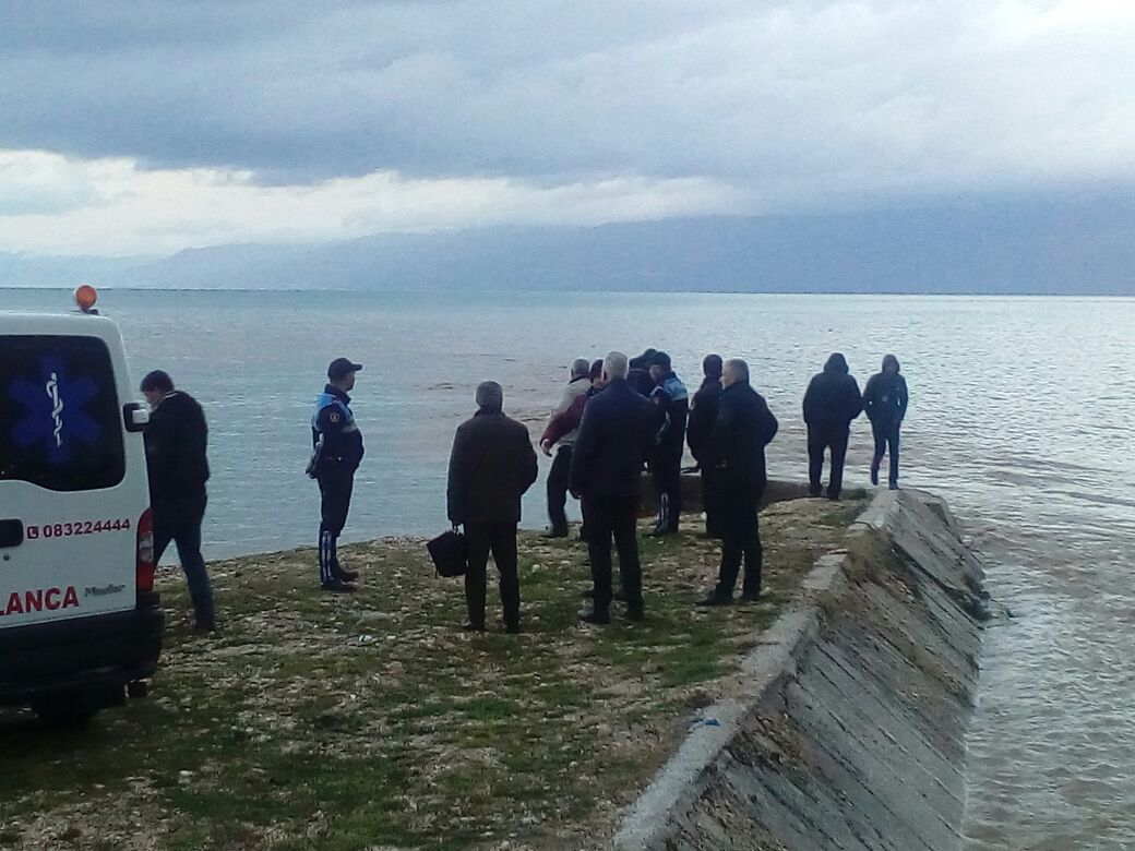 Gjendet e pajetë një grua, dyshohet e mbytur