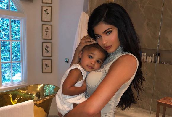 Kylie Jenner shtatzënë për herë të dytë?