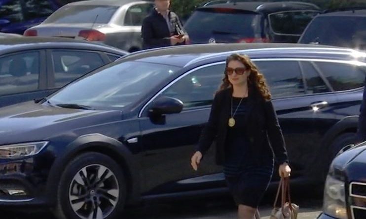 E ngarkuara me punë e ambasadës së SHBA-së takim me Metën