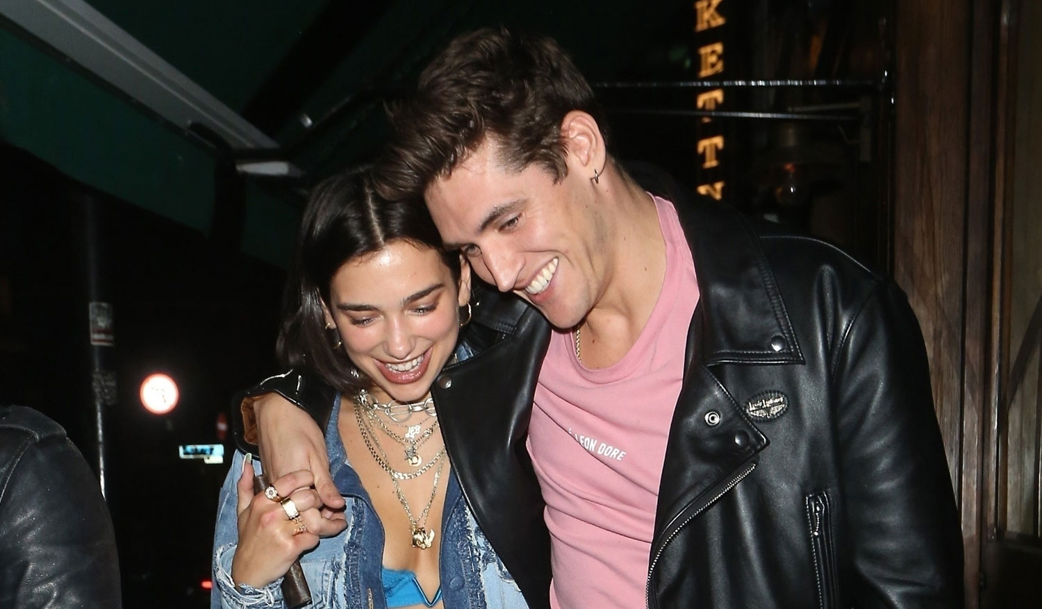 Dua Lipa ndahet nga i dashuri Isaac Carew