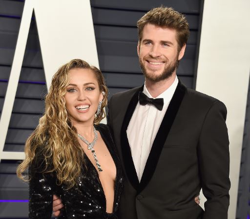 A po shkon martesa e Miley Cyrus drejt divorcit?