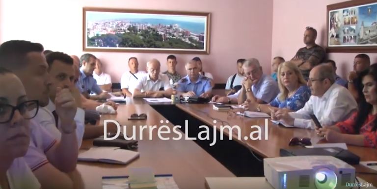 Mbytja dhe ataket kardiake në det/ Masat shëndetësore për pushuesit në Durrës (VIDEO)