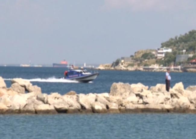 Vazhdojnë kërkimet për 31-vjeçarin në Durrës, dyshohet i mbytur