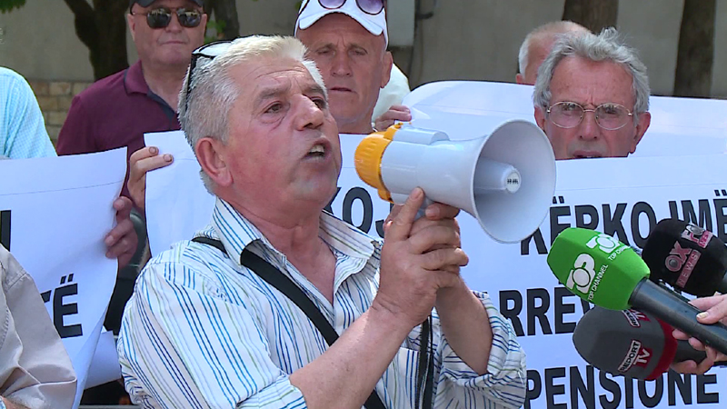 Protestë për pensionet në Itali, tubimi para ambasadës italiane në Tiranë