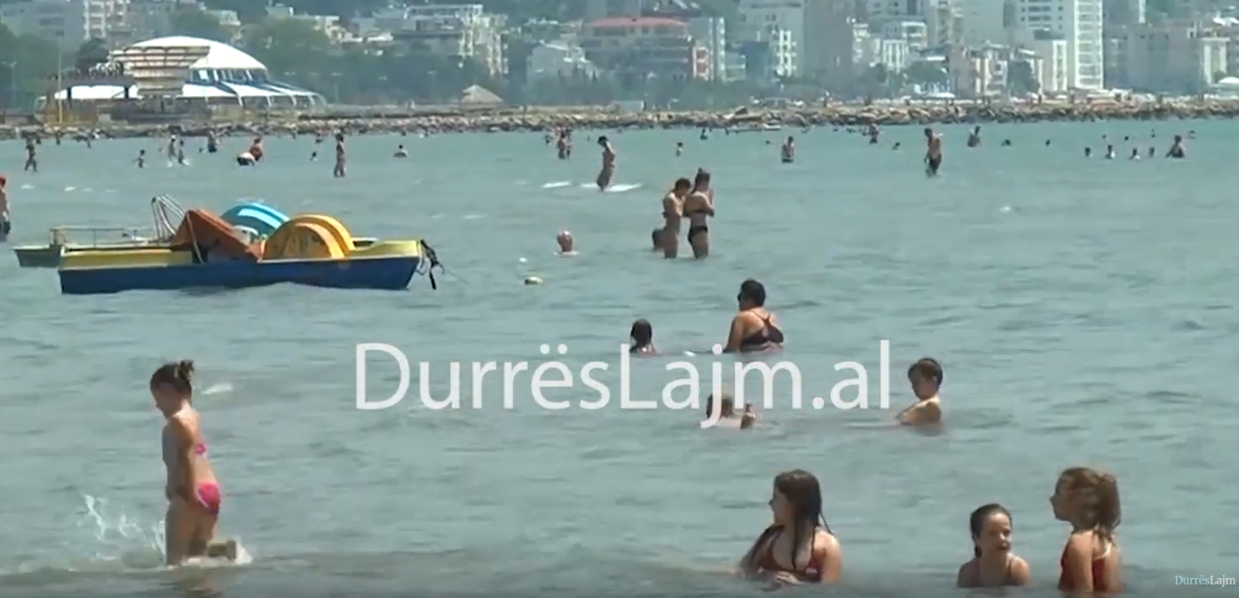 Plazhi ka nisur, ç’thonë pushuesit për bregdetin e Durrësit (VIDEO)